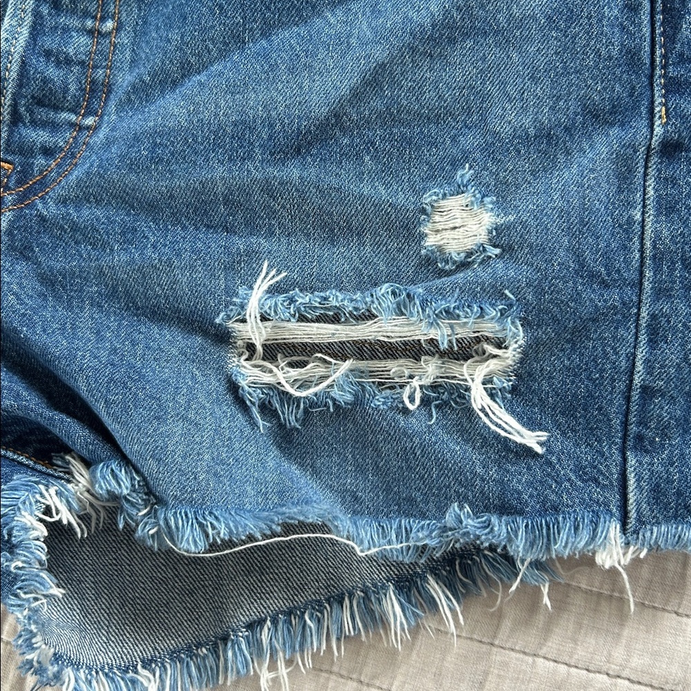 Leviβs 501 med dark distressed, cut off classic denim jean shorts 27β - Picture 5 of 10